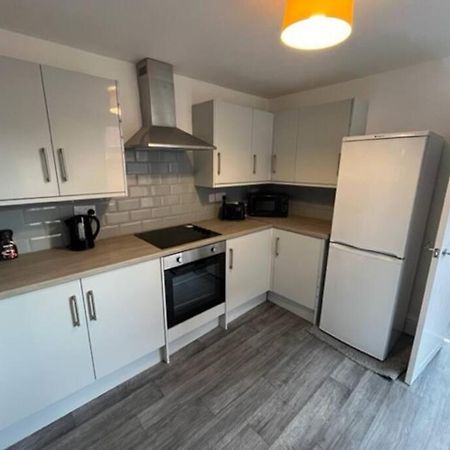 Amazing 8 Person 4 Bedroom And 2 Bathroom Mega House! Kingston upon Hull Exteriör bild