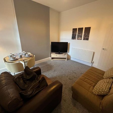 Amazing 8 Person 4 Bedroom And 2 Bathroom Mega House! Kingston upon Hull Exteriör bild