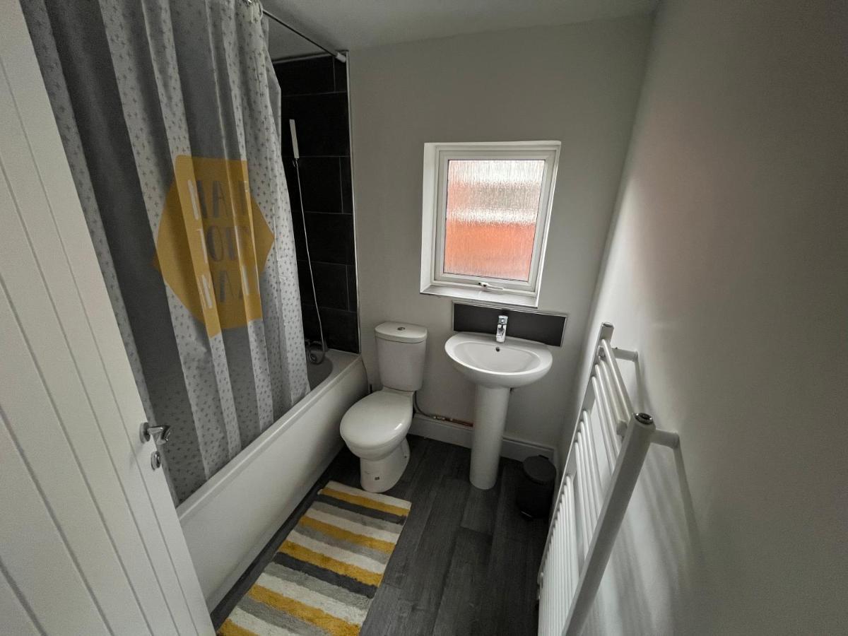 Amazing 8 Person 4 Bedroom And 2 Bathroom Mega House! Kingston upon Hull Exteriör bild