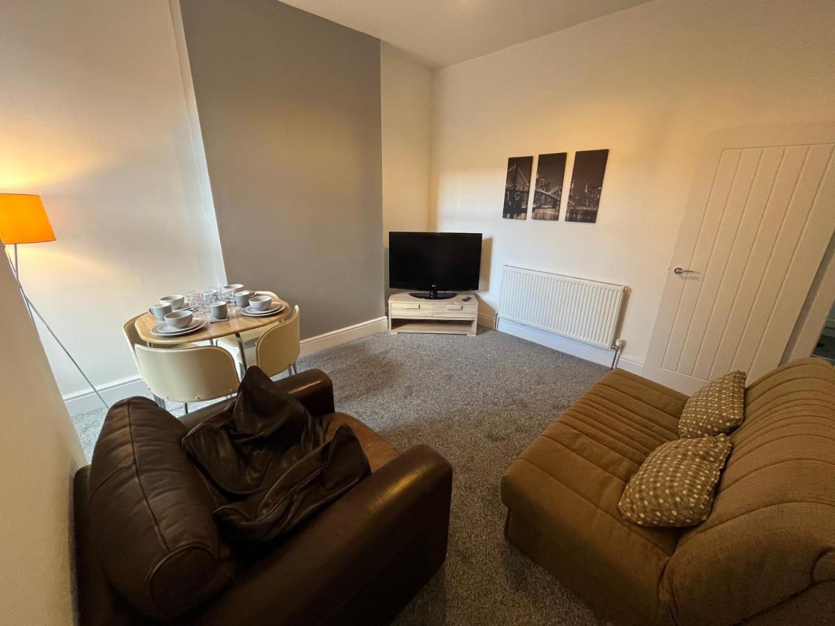 Amazing 8 Person 4 Bedroom And 2 Bathroom Mega House! Kingston upon Hull Exteriör bild